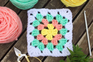 Aprende a hacer un cuadrito de ganchillo o Grannie Square (ds-ggs2211)