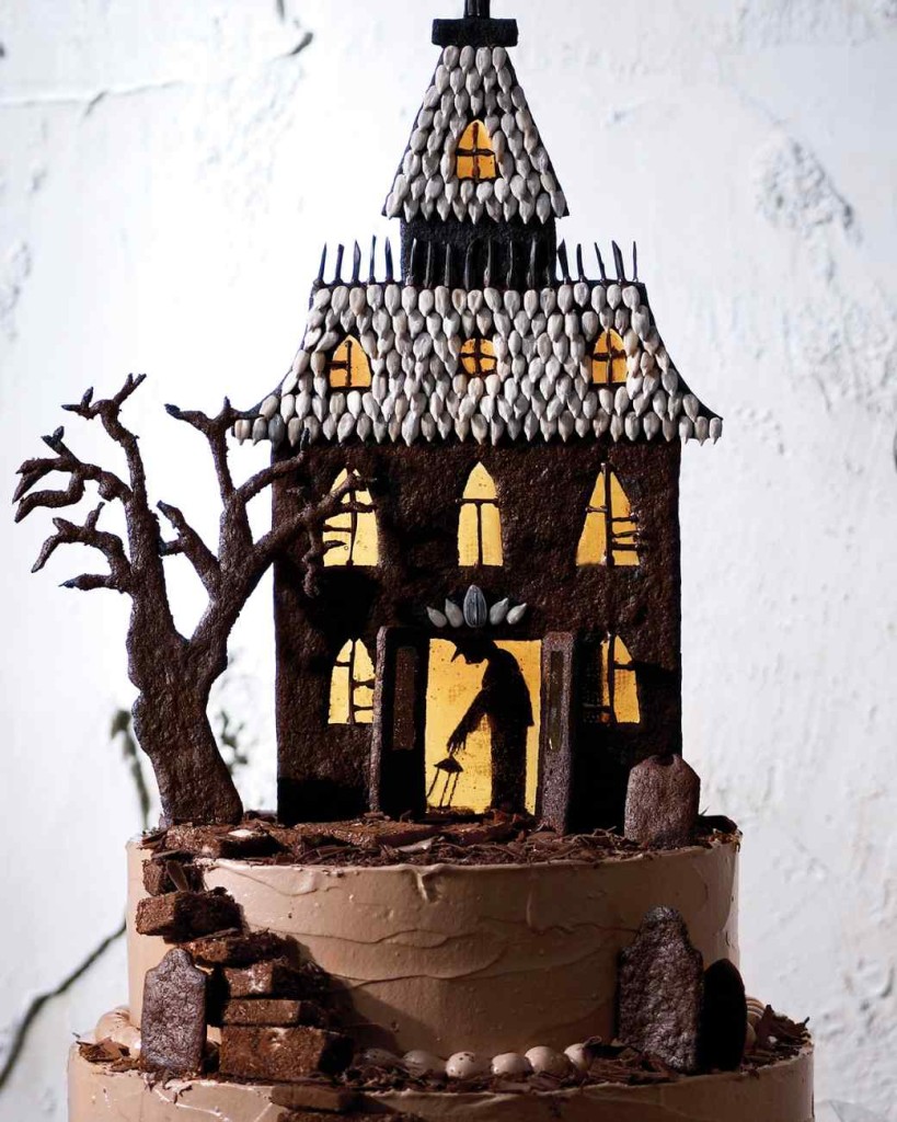 haunted house cake