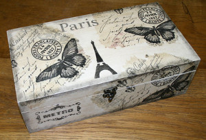 Caja con pintura de tiza, plantilla y decoupage (ds-tpd2011)
